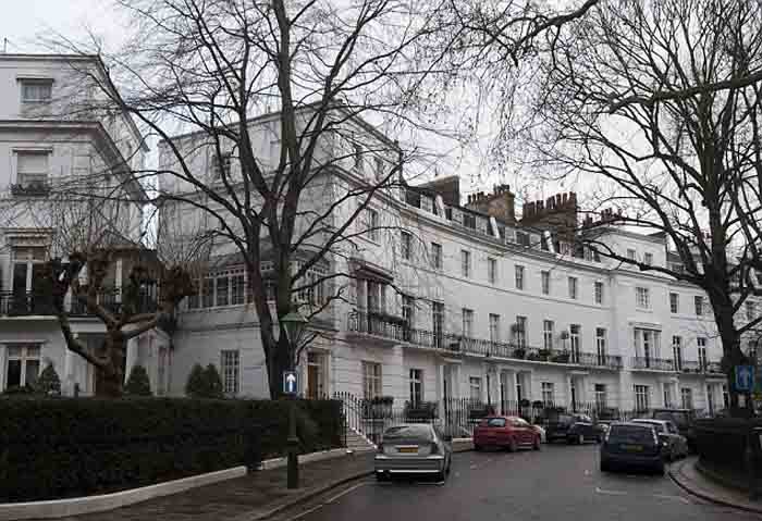 A picture of Brian May house.